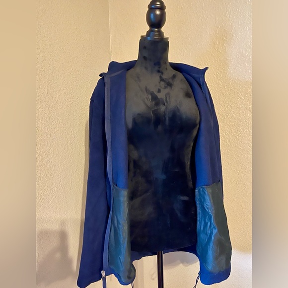 Lands End Fleece Zip Up Jacket Size Medium Blue in color. - Picture 6 of 9